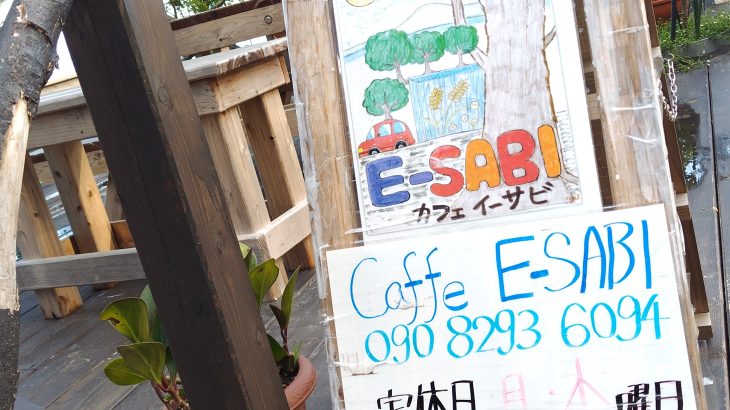 伊江島のシンボル城山の麓にできたカフェ「イーサビ」で手作り市が開催